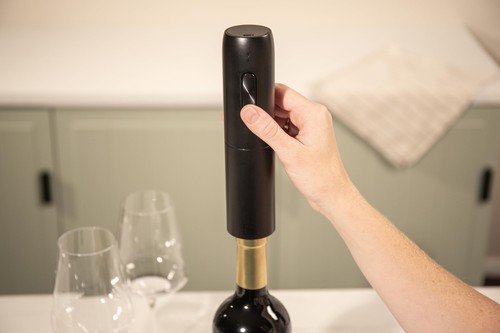 Vacu Vin Electric Wine Opener – Automatic Corkscrew with USB Charging R - Picture 3 of 5