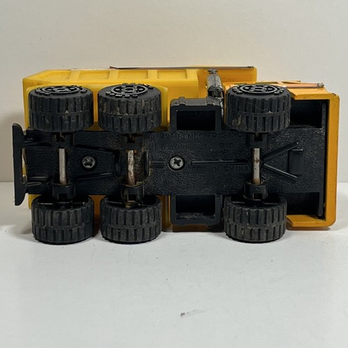 Remco Yellow Dump Truck 1991 - Picture 10 of 12