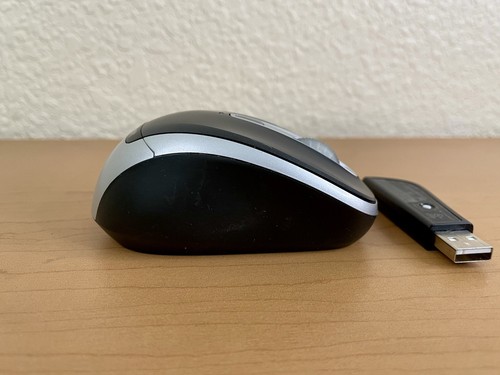 Microsoft Wireless Mobile Mouse 3000 Model 1359 W/ USB Receiver Dongle - Picture 3 of 4