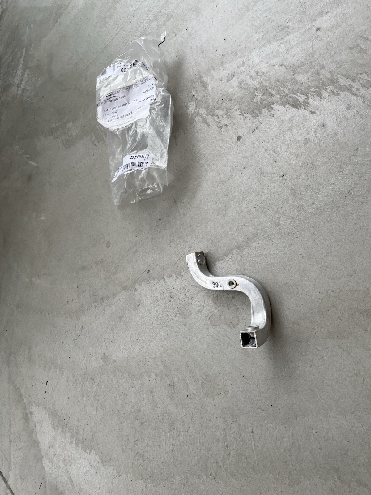 NEW Ferrari 488 Left Right Side Trunk Recessed Floor Bracket 84652700 84652800
