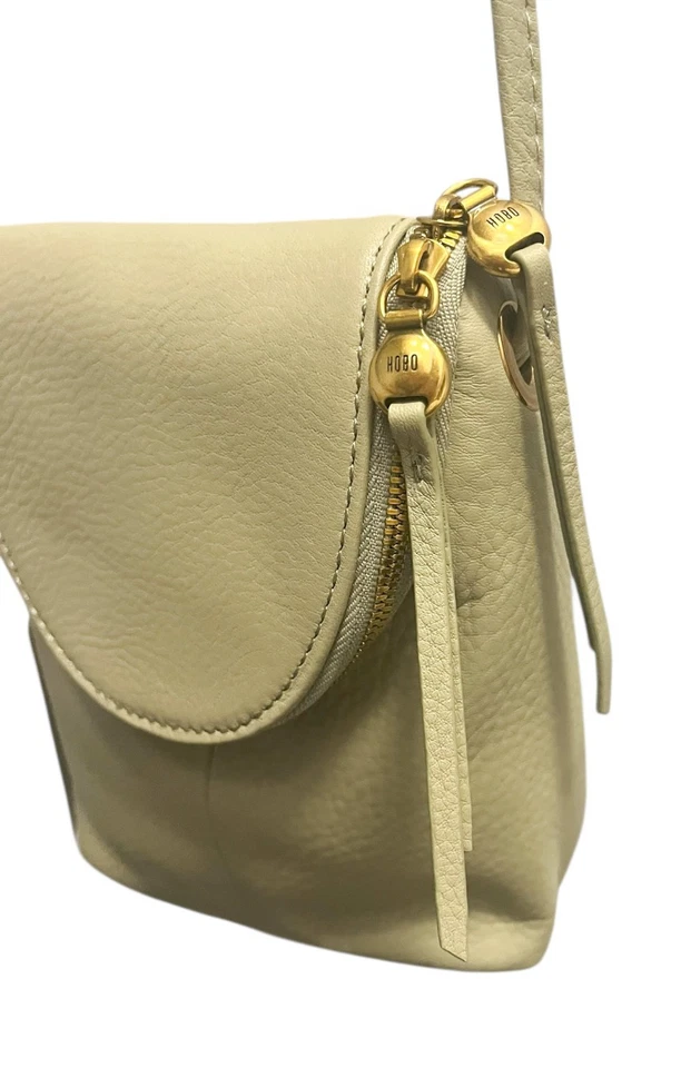 HOBO Fern Messenger Bag W/Top Zip Closure Fabric Lining Geniue Leather Cactus - Image 4 of 4