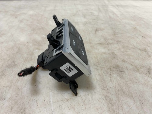 Jeep JL Wrangler OEM Center Dash AUX Switch Panel 2018-2025 036086 - Picture 3 of 7