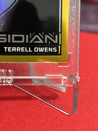 2024 Panini Obsidian RICKY PEARSALL Eclipsing Legends Terrell Owens Gold #/10 RC - Foto 5 di 7