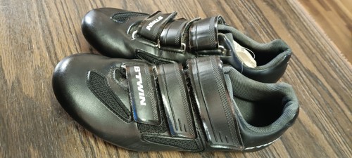 BTWIN cycling Shoes US Size 4.5. Great Condition Pre-owned. - Picture 1 of 4