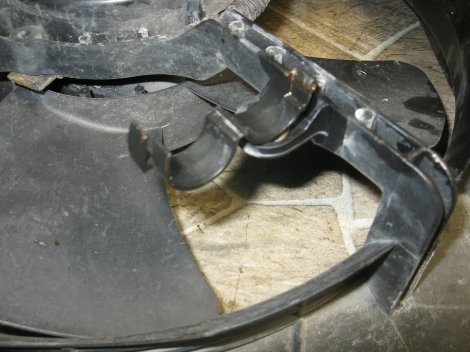 2002-2005 KIA SEDONA ELECTRIC COOLING MOTOR FAN ASSEMBLY OEM - Image 4 of 4