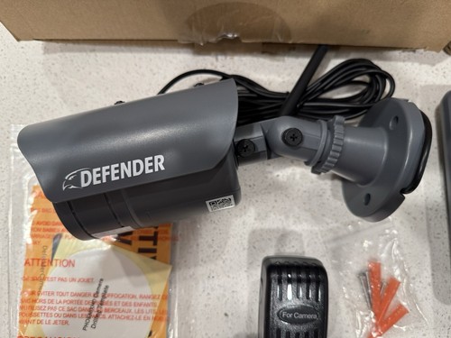 Defender Phoenix HD Wireless Security Camera with 10.1” Touch Monitor 32 GB SD - Picture 3 of 7