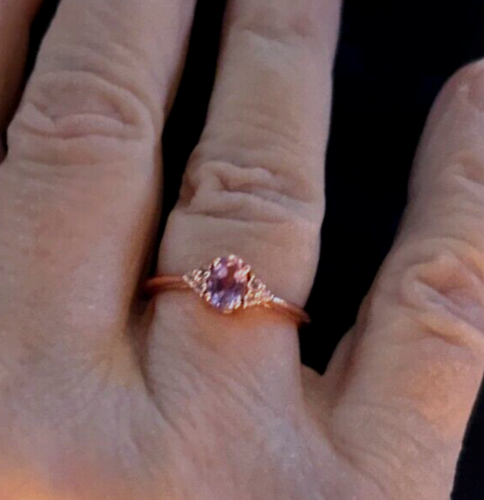 Anillo de amatista nuevo de 0,5 quilates. 0,10 quilates de diamantes. Montado en oro rosa de 14k. Certificado de autenticidad. - Imagen 2 de 6