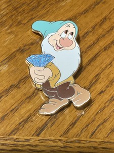 Disney-WDI-Bashful-Snow-White-Seven-Dwarfs-60th-Anniversary-Diamond-Pin-LE-250