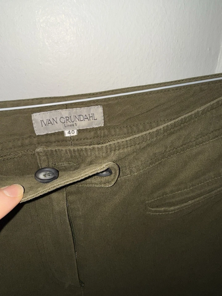 Pantalón Ivan Grundahl oliva, talla 30 cintura, excelente estado Foto 4 de 4