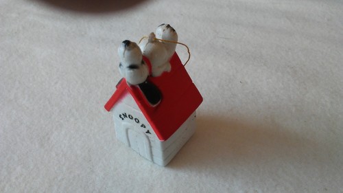 LOT OF 5 SNOOPY LUCY CHARLIE BROWN & MORE ORNAMENTS UNITED FEATURE SYNDICATES - Picture 5 of 11