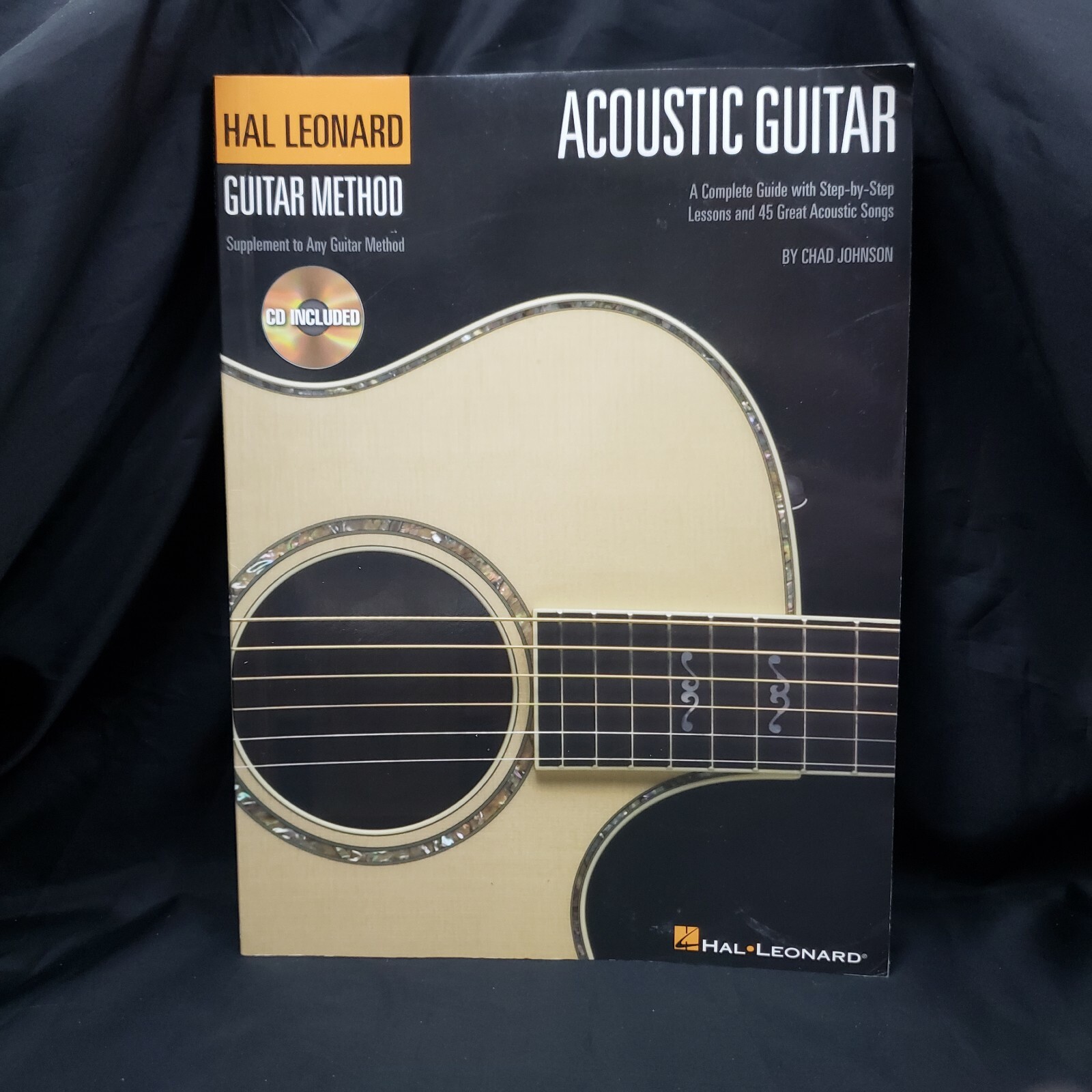 Acoustic Guitar Method: Hal Leonard Guitar Instruction Guide By Chad Johnson