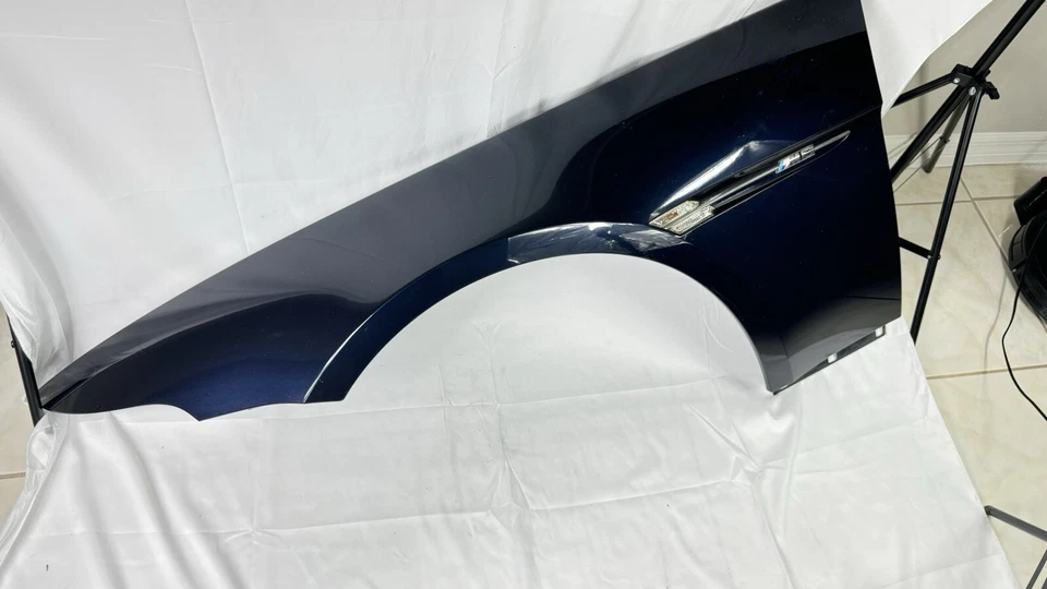 Cubierta del panel del guardabarros delantero BMW M6 E63 E64 lado izquierdo del conductor azul OEM Foto 2 de 4
