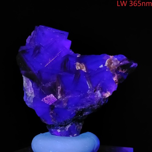 Fluorite UV reactive crystal cluster natural long wave mineral specimen 347ct - Picture 3 of 8