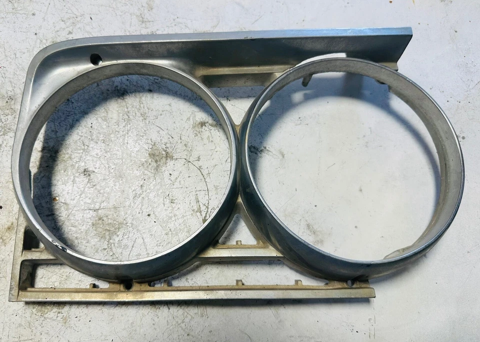 原始设备制造商 1965 年别克 Skylark 车头灯边框工厂通用 LH 右握 2 — 第 3/4 张图片