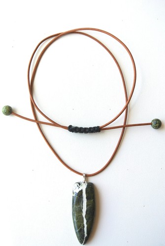 Pendentif éclair en serpentine du Limousin - Foto 2 di 5