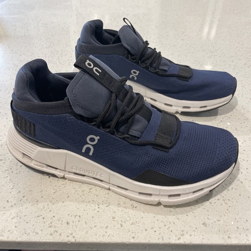 On Cloudnova Damenschuhe 9,5 marineblau weiß Laufen Fitnessstudio Training Gehen Cloudtech