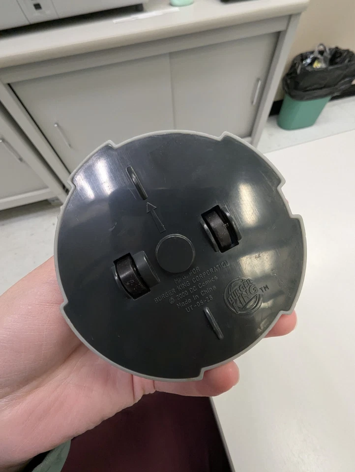 Burger King 2000 #7 Batman Beyond 6" Action Wing Rotating Base Red Cape - Image 3 of 4