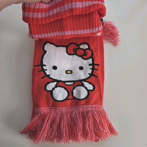 Hello Kitty Hat And Scarf Set University Style - Picture 2 of 3