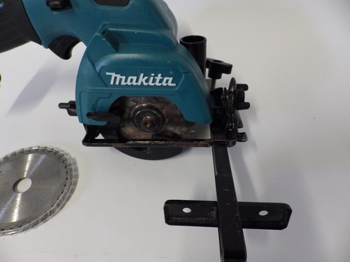 Makita HS301D 10.8V - 12V Circular Saw 85mm - Picture 2 of 8