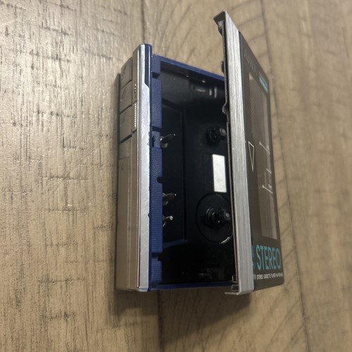 AIWA HS-P05 Vintage Stereo Cassette Player W Case Tested Working No Battery Case - Picture 16 of 16