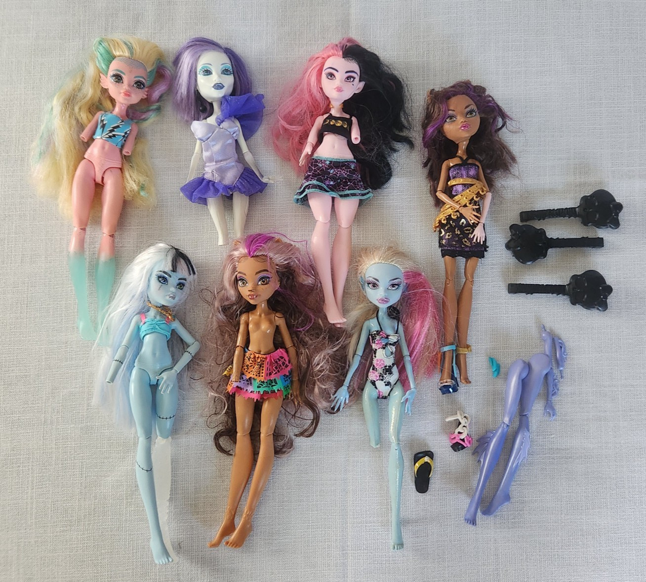 Mattel Monster High Seven Dolls and Accessories Lot Incomplete for Parts