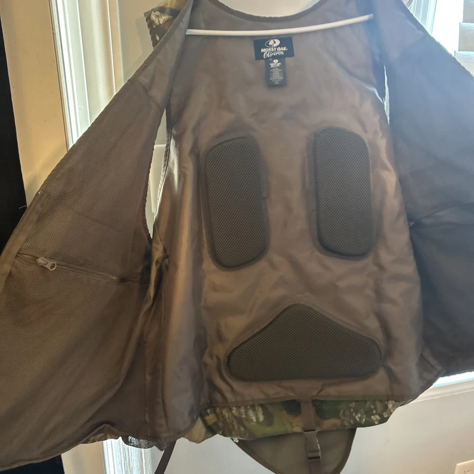 Mossy Oak Men’s Hunting Vest With Detachable Cushion Size XL (46-48) - Image 4 of 4