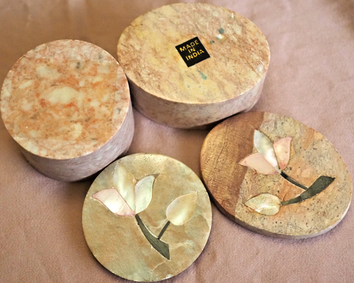 Pair of Marble Trinket Box’s with Mother of Pearl Inlay of Flowers. India. - Picture 5 of 12