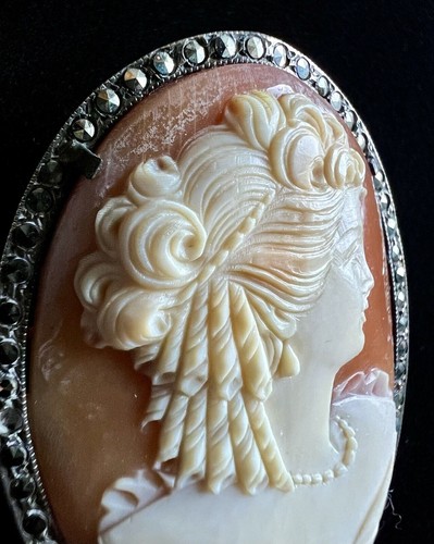 Large Very Fine Carved Cameo Shell Brooch set in a Sterling Silver & Marcacite - Picture 8 of 11