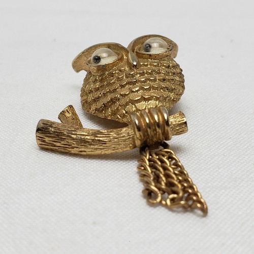 Vintage 1970s Avon Gold Tone Wise Guy Owl w/ Googly Eyes, Tassel Tail Brooch Pin - Picture 5 of 9
