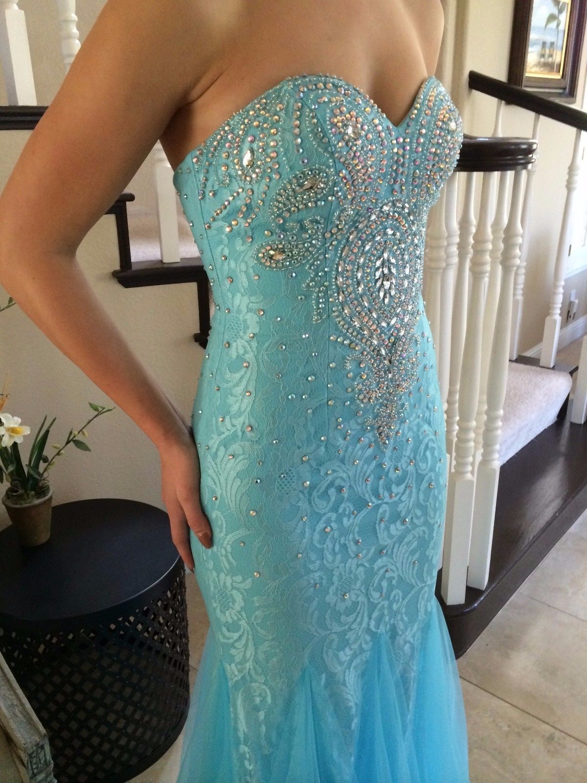 Picture 2 of 8