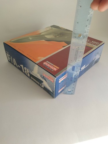 2003 Dragon Wings Warbirds F/A-18C Hornet USN VFA-25 "Fists of the Fleet" 1:72 - Picture 2 of 11