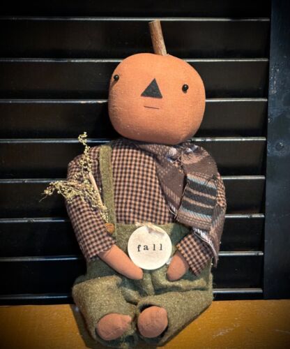 Schmuddelige primitive rustikale Herbst Sommer Halloween Herbst Freddy Kürbis Puppe 14 1/2 Zoll