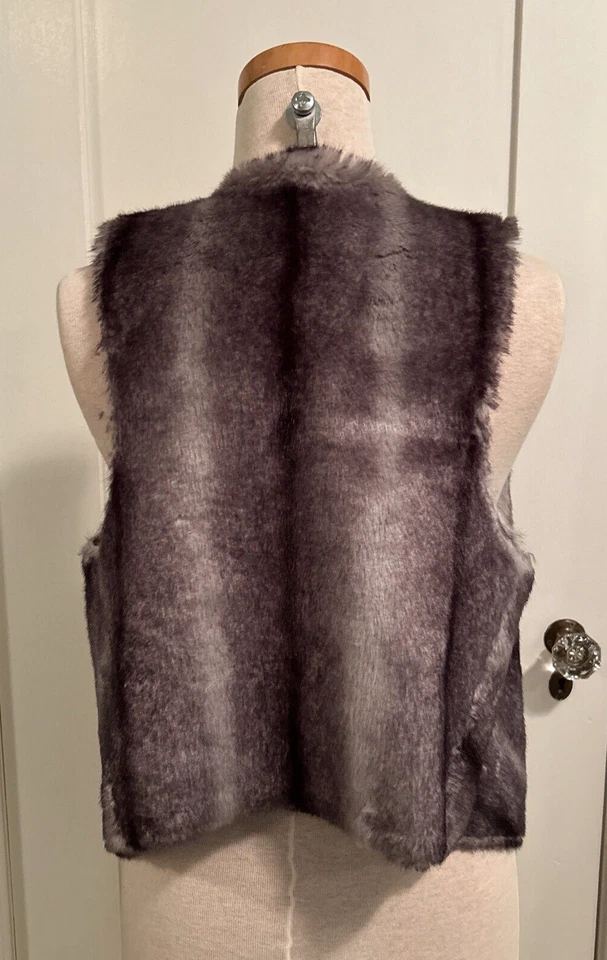 Chaleco Cascada Cynthia Vincent Piel Sintética Drapeado Pequeño Gris Plata Calle Duodécima Foto 3 de 4