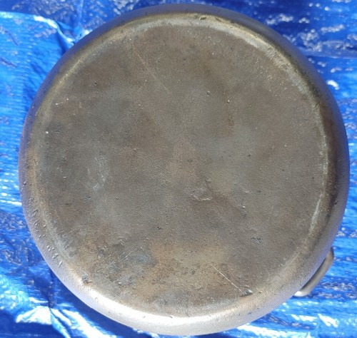 Cast Iron Dutch Oven #8 w/ Basting Lid 10-1/4"  - Picture 7 of 12