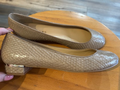 Talbot Women's Beige Leather Round Toe Flats Slip On Shoes Size: 7M New