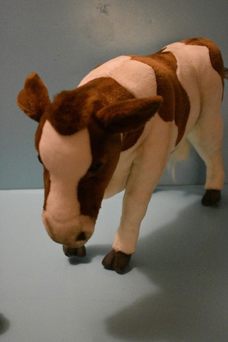 Hansa 20" Vaca Brown & White Cow # 4983 Plush Mint with Tag 2004 Retired Mint - Picture 2 of 6