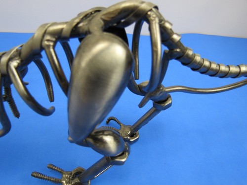 T-Rex Dinosaurier 11 Zoll Volkskunst Altmetall Skulptur geschweißt Kunst Muttern Schrauben Schrauben - Bild 4 von 13