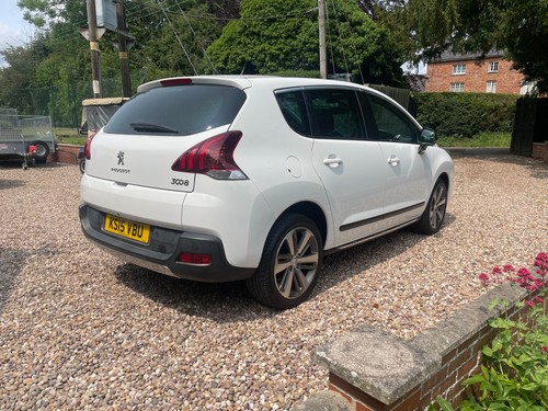 PEUGEOT 3008 1.6 HDi ALLURE 5 DOOR, FSH,SAT NAV,PAN ROOF,PARK ASSIST, HPI CLEAR - Picture 5 of 13