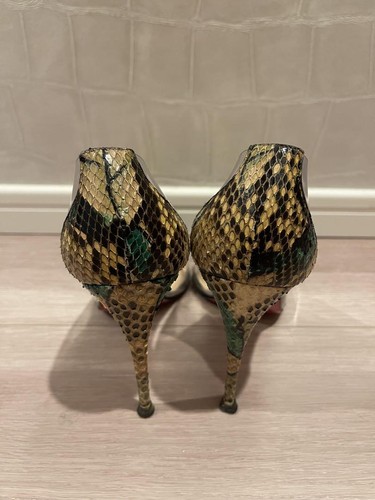 Christian Louboutin Debout Pompe in PVC 37,5 - Foto 10 di 24