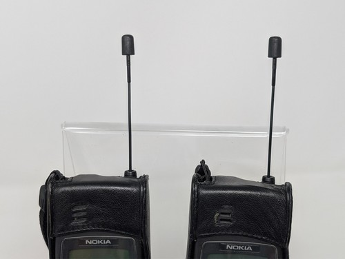 Vintage Lot of (2) Nokia 211 Brick Cell Phones with Cases - No Chargers UNTESTED - Zdjęcie 9 z 10