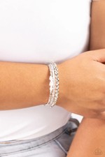 Paparazzi BOUNDLESS BEHAVIOR white bracelet