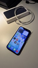 Apple iPhone 13 Midnight 128GB + ESR Schutzfolien und Apple Cases (Zubehörpaket)