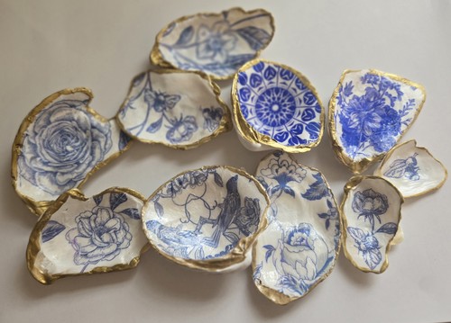 Handcrafted  Decoupaged  Blue/White Floral Oyster Shell W/ Gold Accents Set 10 - Picture 5 of 6