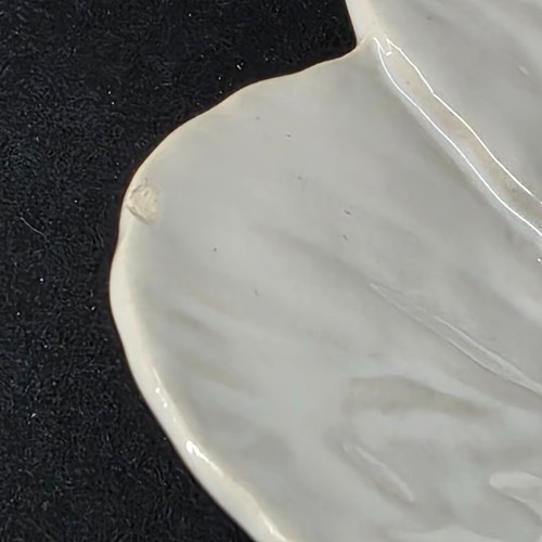 Bordallo Pinheiro Dessert Plate Majolica Strawberry Plate 8" White Cabbage Leaf - Imagen 3 de 9