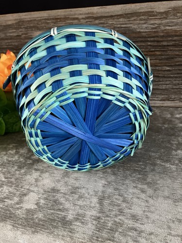 Woven Wood Easter Basket In Great Condition - Picture 8 of 8