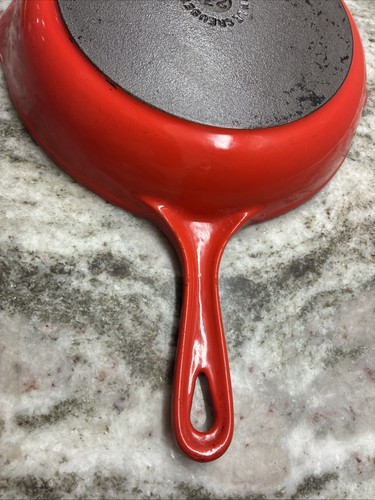 "Sartén de hierro fundido Le Creuset #23 9"" roja esmaltada L36" - Imagen 6 de 8