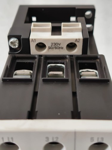 SIEMENS POWER CONTACTOR 3RT1034 50AMP COIL VOLTAGE 230VAC FREE FAST - Picture 3 of 10