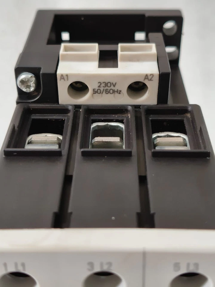 SIEMENS POWER CONTACTOR 3RT1034 50AMP COIL VOLTAGE 230VAC FREE FAST - Image 3 of 4