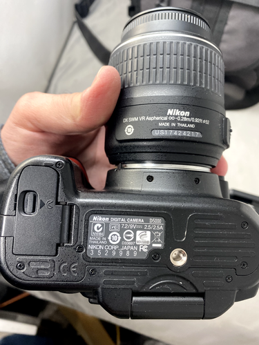 NIKON D5000 12.3MP DIGITAL SLR CAMERA - Picture 8 of 11