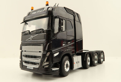 WSI 04-2146 Volvo FH5 Globetrotter 8x4 Prime Mover Truck